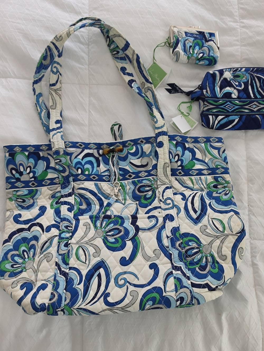 Vera Bradley Mediterranean White Quilted Tote w. Matching Cosmetic Pouch & Purse